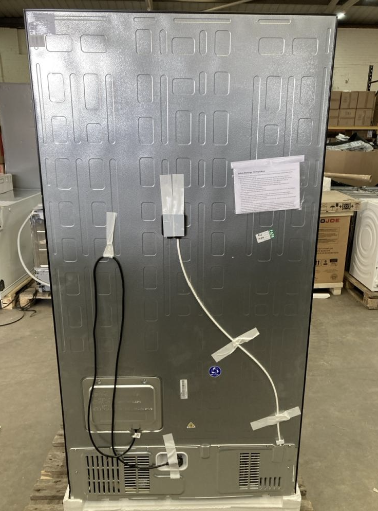 Hisense RS818N4TFE 632L American Smart Fridge Freezer Black (REFURBISHED)